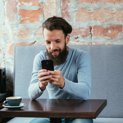 Nieuwsbrief man telefoon